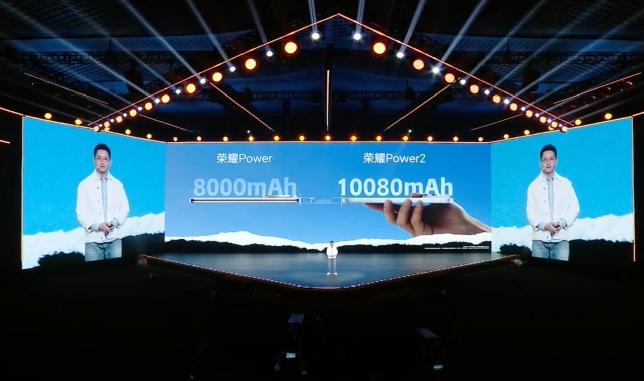 10080mAh电池，支持反向充电，这不就是充电宝吗？不仅是不需要充电宝，是自带