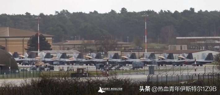 2月21日早些时候，12架隶属于美国空军第一战斗机联队的F-22“猛禽”战斗机停