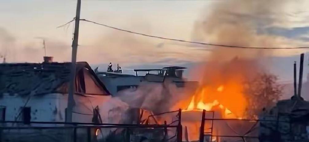 快讯！快讯！
 
美国前总统特朗普突然宣布了，要在24小时促成俄乌停火的打算。