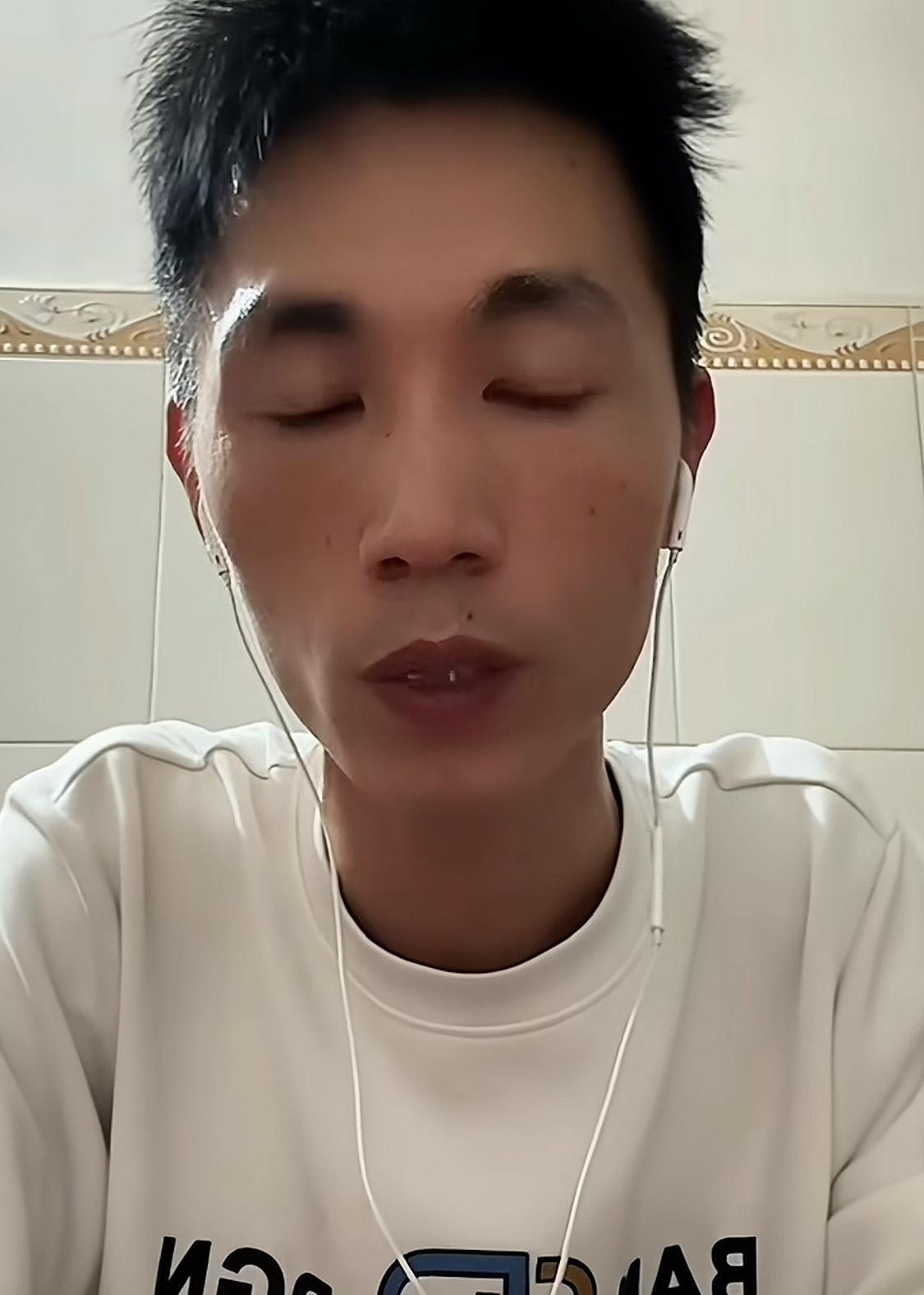 李鑫称：现在有很多品牌方找到他，让他带货，如果有好的品牌，会考虑直播带货。但自己