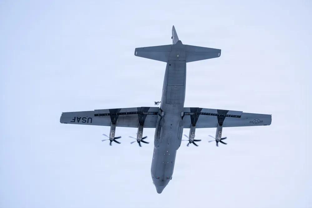 加拿大很难摆脱美国的影响。
2026年2月7日，隶属于美军第11空降师第2步兵旅