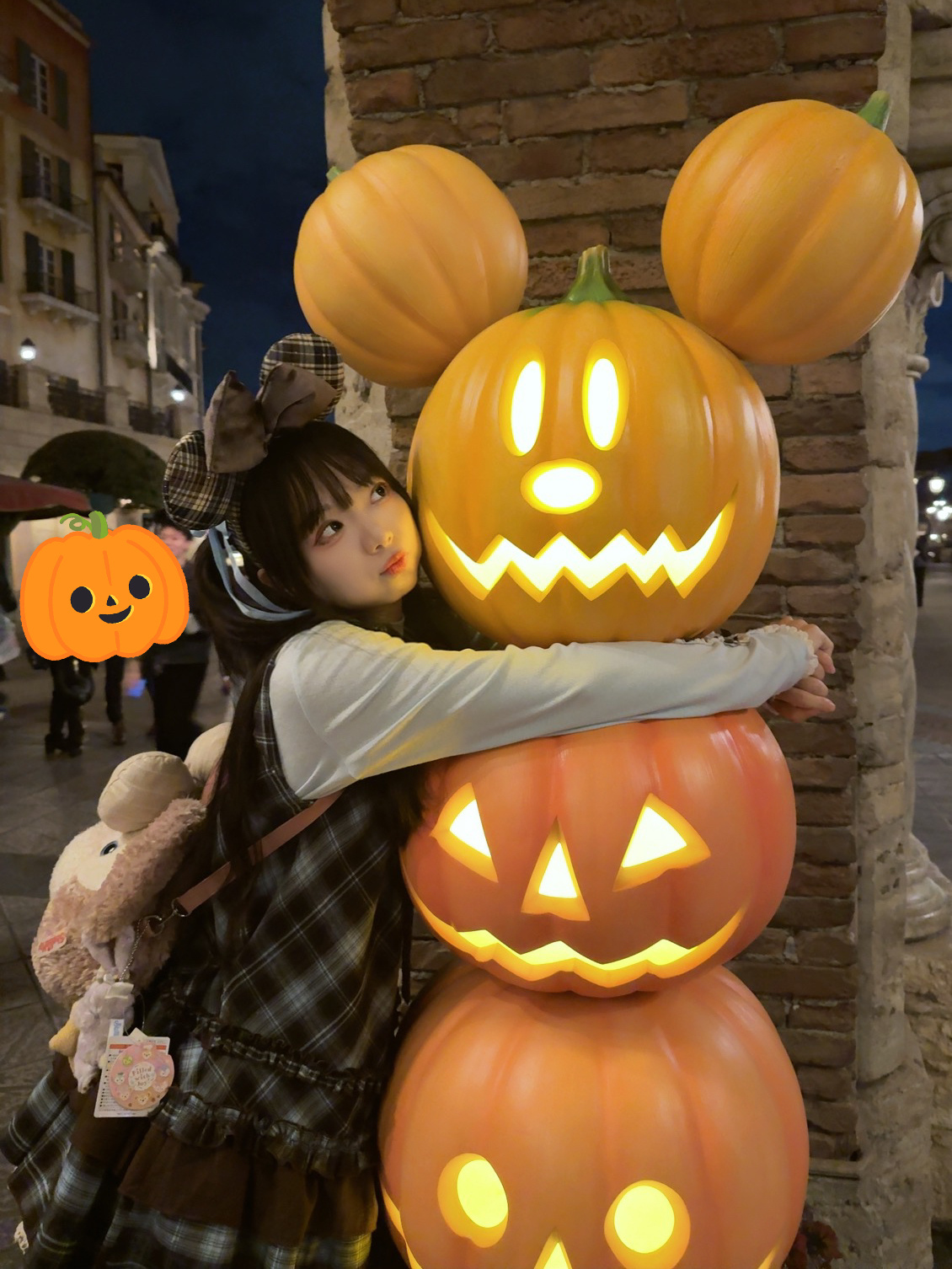 看起来是今年和南瓜唯3️⃣合影🎃🎃去年合影：兜系少女[超话] ​​​