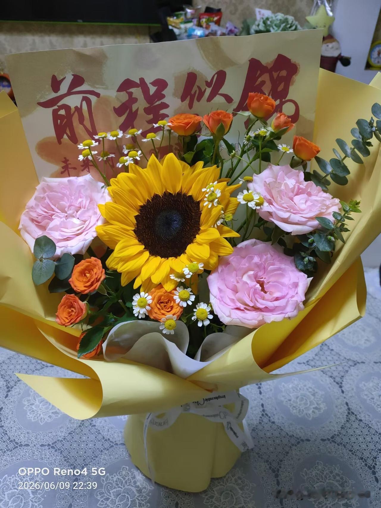 刷到同事的朋友圈：高考圆满结束，姑娘辛苦啦！
瞬间满是感慨，一晃十二载，当年那个