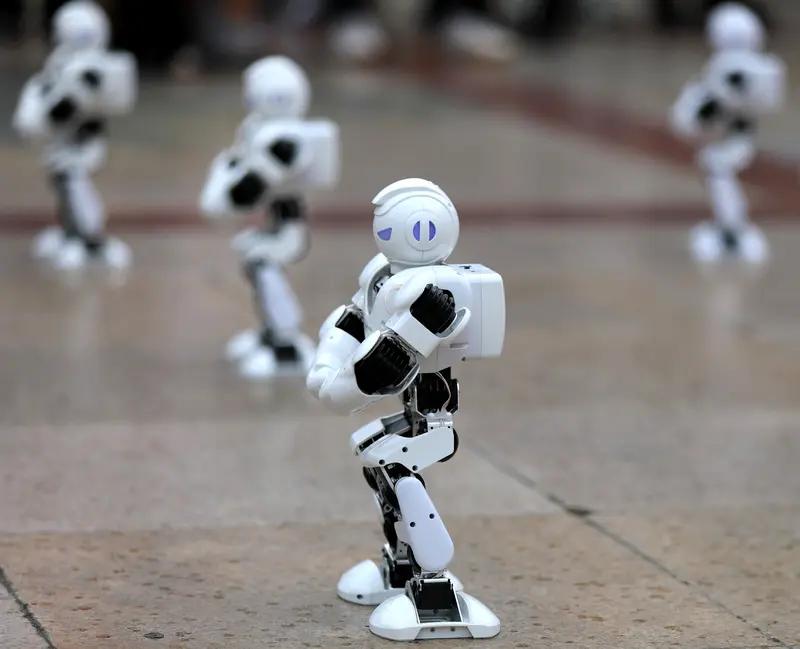 俄媒点赞王力宏演唱会伴舞机器人，这事儿挺有意思。现在科技发展得那叫一个快，机器人