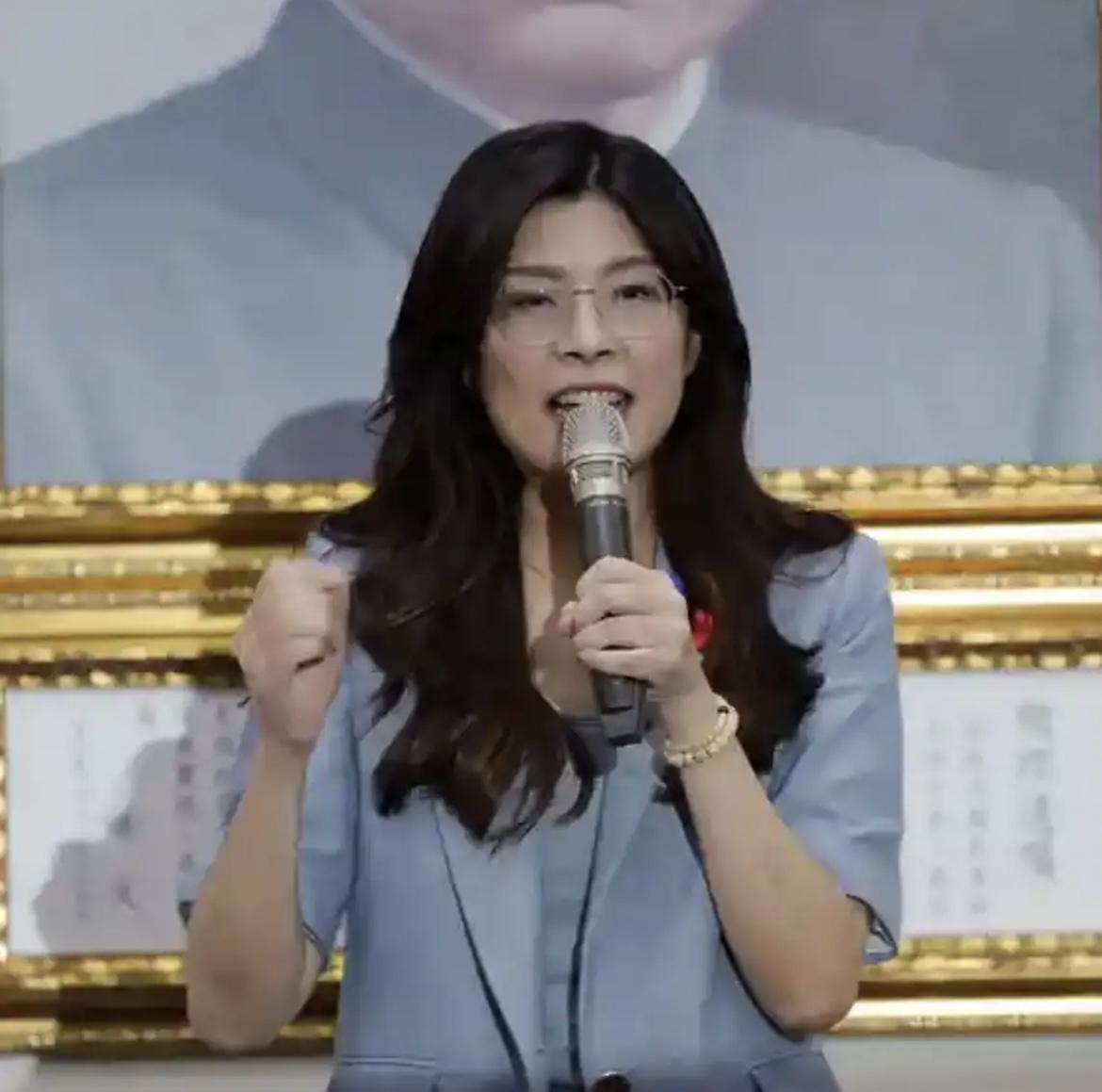 赵少康喊“党员退党潮”？郑丽文用800张新党证，狠狠打了他的脸！国民党立委直接戳