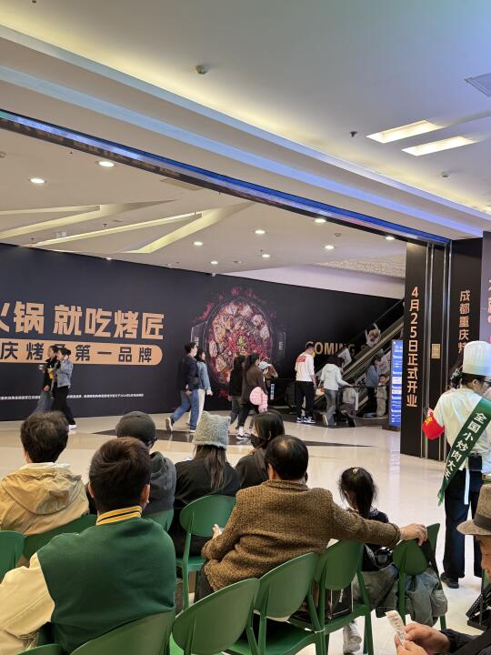 朝阳大悦城招商真牛啊！以后这两对着排队