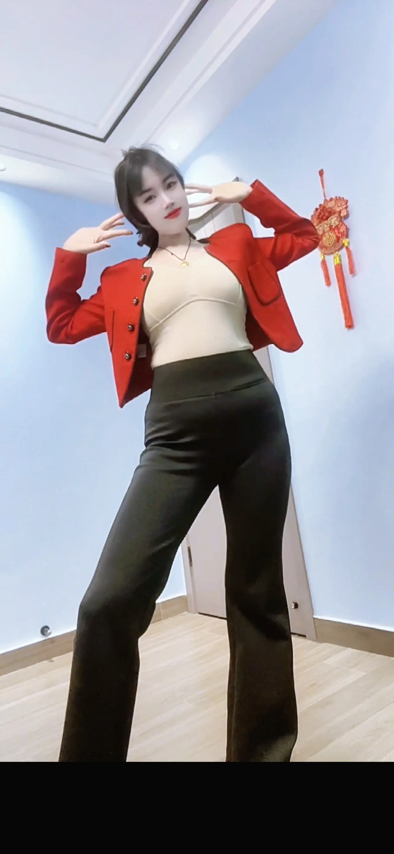 遇到少妇你不爱，注定人生会失败，大风吹倒梧桐树，唯有少妇拿不住。无爱一...