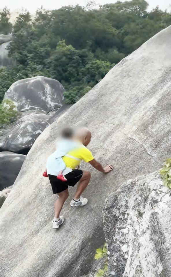 近日，一段“男子无防护徒手攀爬巨石，背上还背着1岁孙子”的视频引发热议，网友纷纷