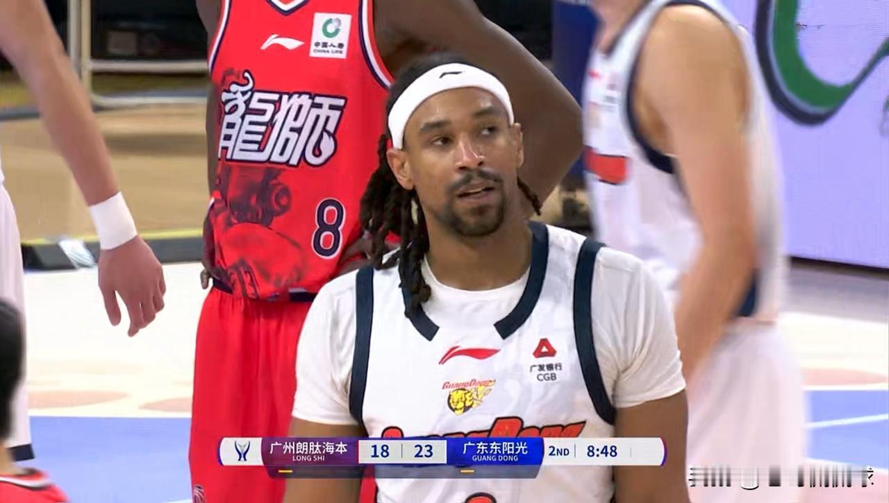 广东东阳光大外援萨林杰真是攻防俱佳！在今天广东东阳光以94：80击败广州朗肽海本