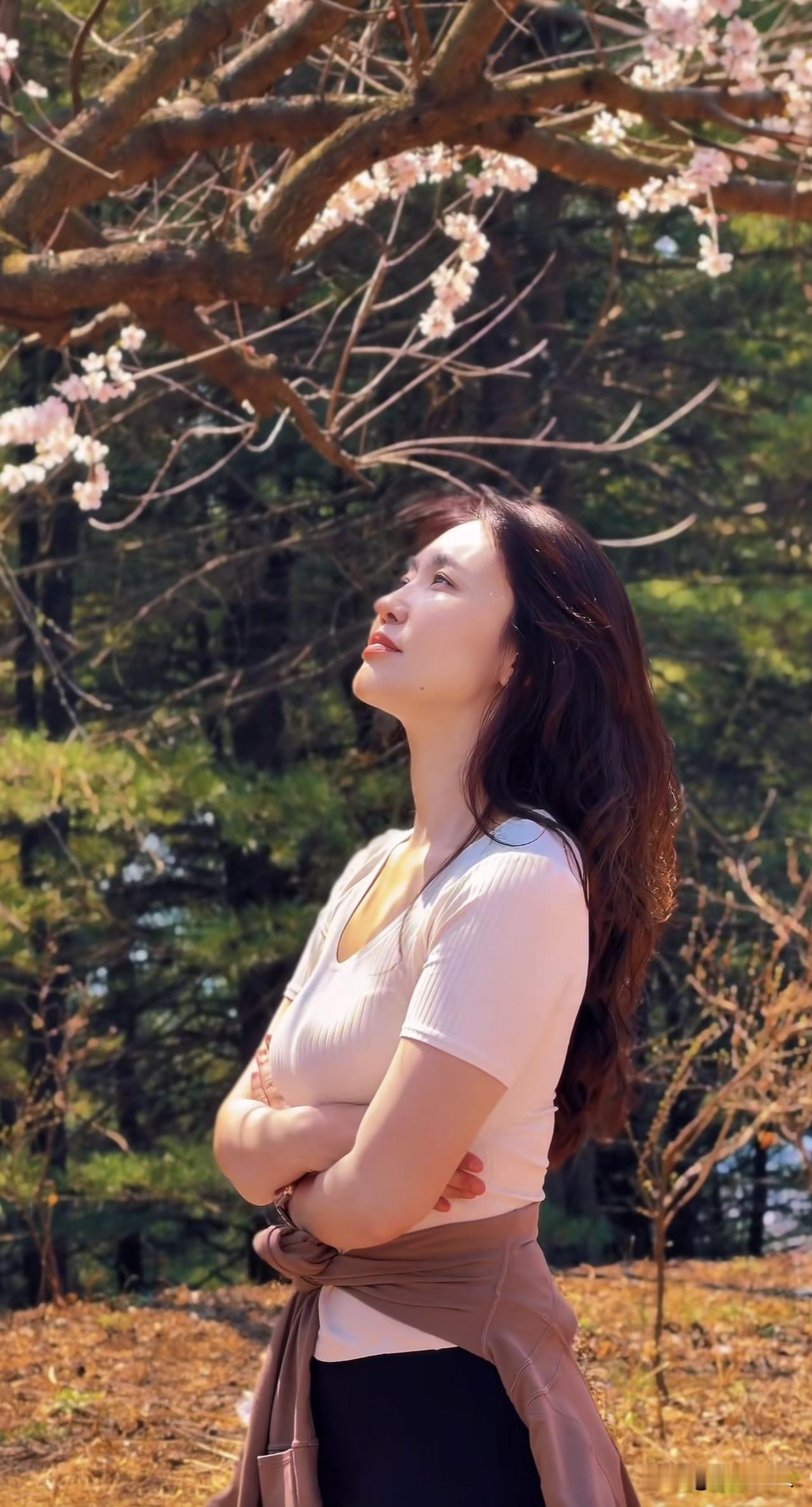 真正的强大，温柔而坚。

你发现了吗？张牙舞爪的人往往是脆弱的，真正强大的人是自