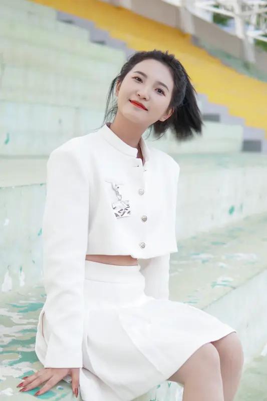 谢娜主持《浪姐》时泪崩这事儿，还挺让人动容的。2026年4月3日直播时，她就因为