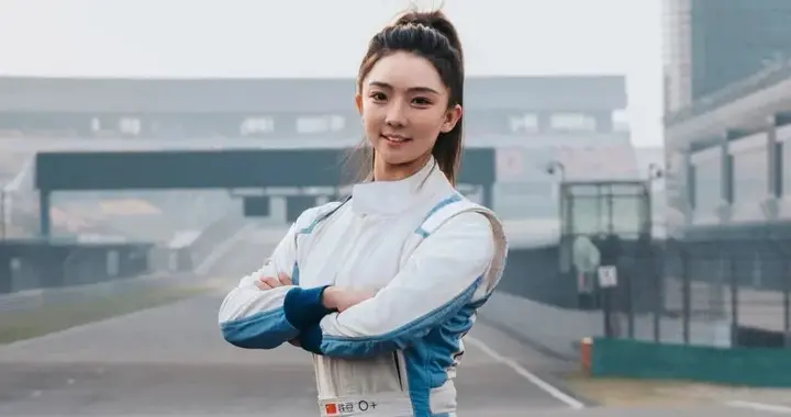 中国首位女车手闯入F1赛道，女性亦可享受飞驰人生