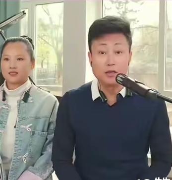 耿老师觉得，即便和前妻离了婚，缘分尽了，但情谊仍在。豁达一些，才能感到快乐。
耿