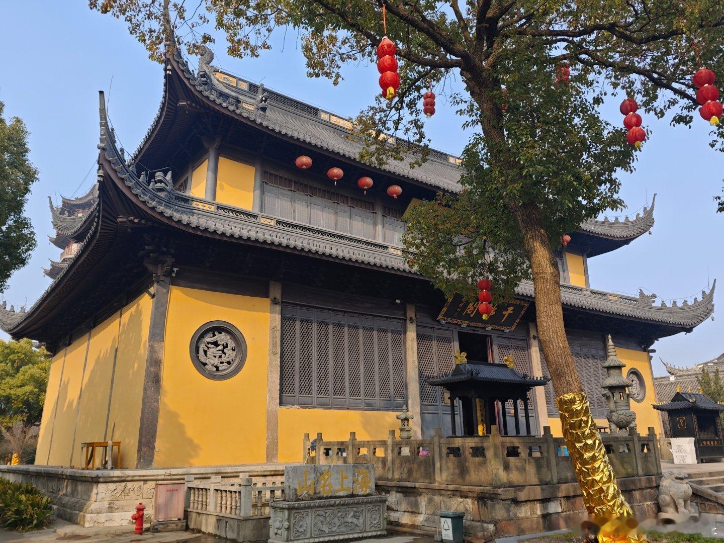 海宁天宁寺千佛阁，据说建成于明末，如此将是浙江体量最大的明代木构。不过此阁占地庞