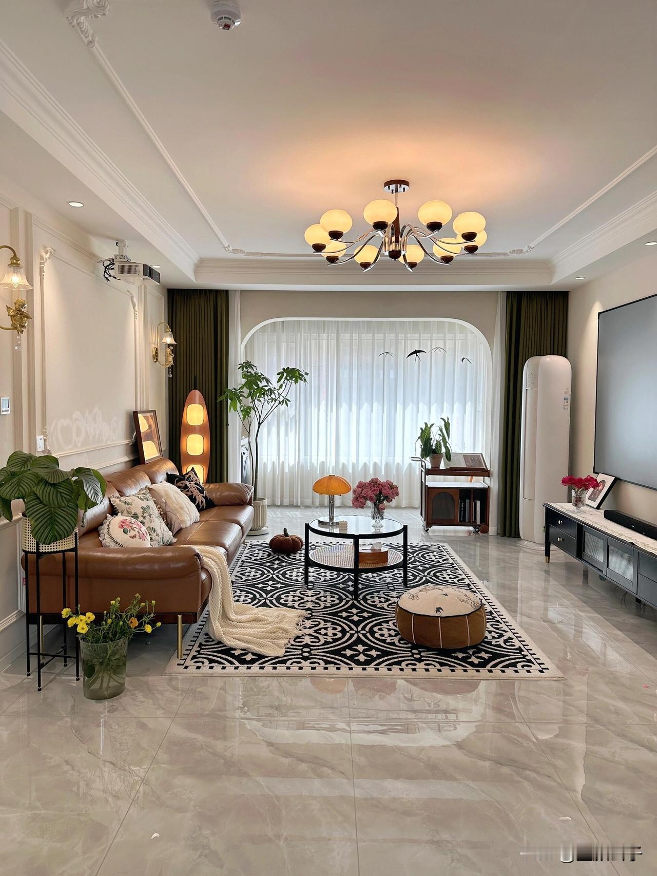 30岁和老公共同努力，住进了人生的第 1个家，套内面积107平，装修成了法式复古