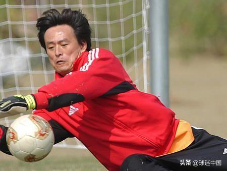 1993年1月，大连队在三水举办的全国足球俱乐部杯赛中，与广州队展开四强争夺战。