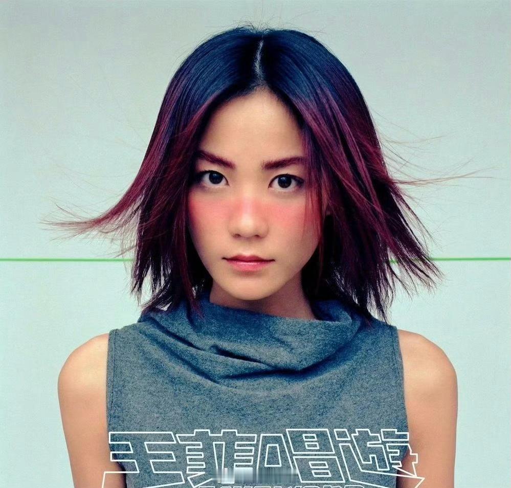 单依纯新歌MV造型是不是又撞了王菲啊？此前，她多次造型和王菲相似 