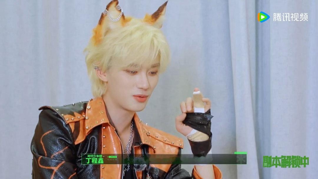 丁程鑫铁坦养成系严浩翔给正在冲伤口的丁程鑫递纸巾丁程鑫现在黑夜探险直接化身铁坦，