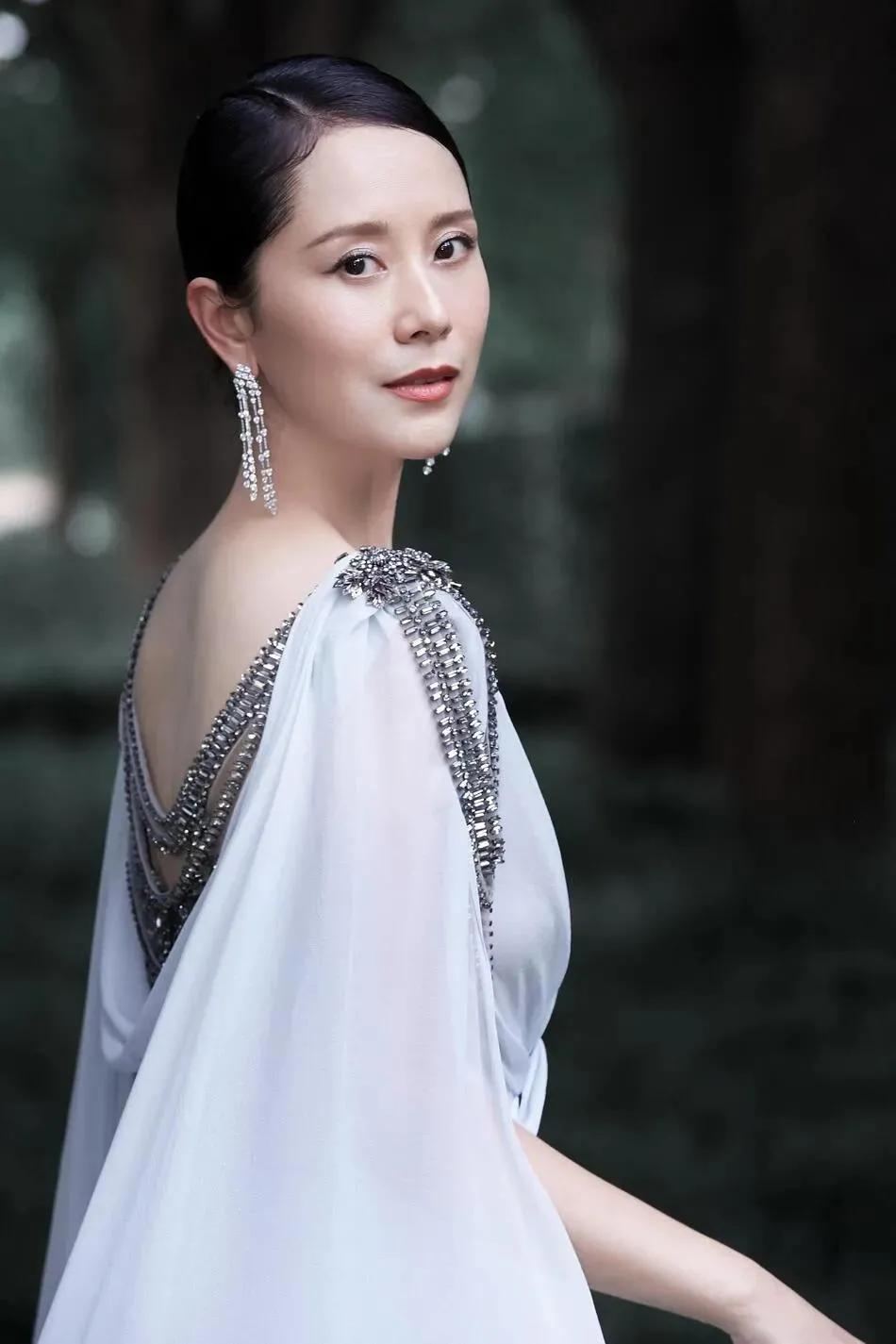 海清，中国内地当代著名女演员，她的名字在业内和观众心中都拥有极高的声誉。从艺多年