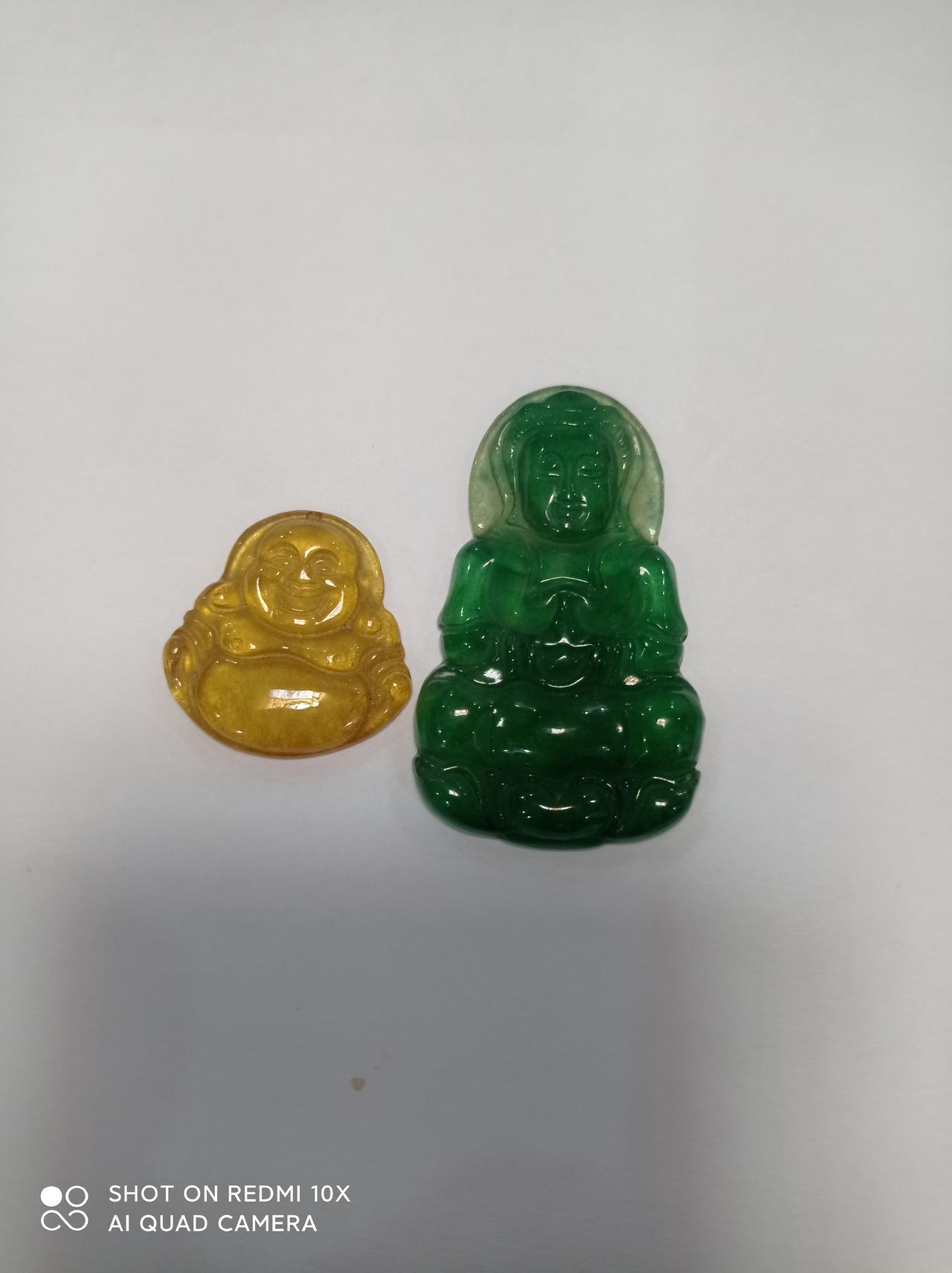 玻璃种翡翠之黄绝双绝欣赏
玻璃种翡翠黄绿双绝，那真是美到让人窒息！就说大麗和和的