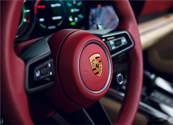 车主称花120万还没提车门店没了郑州中原保时捷中心与贵阳孟关保时捷中心近日先后被