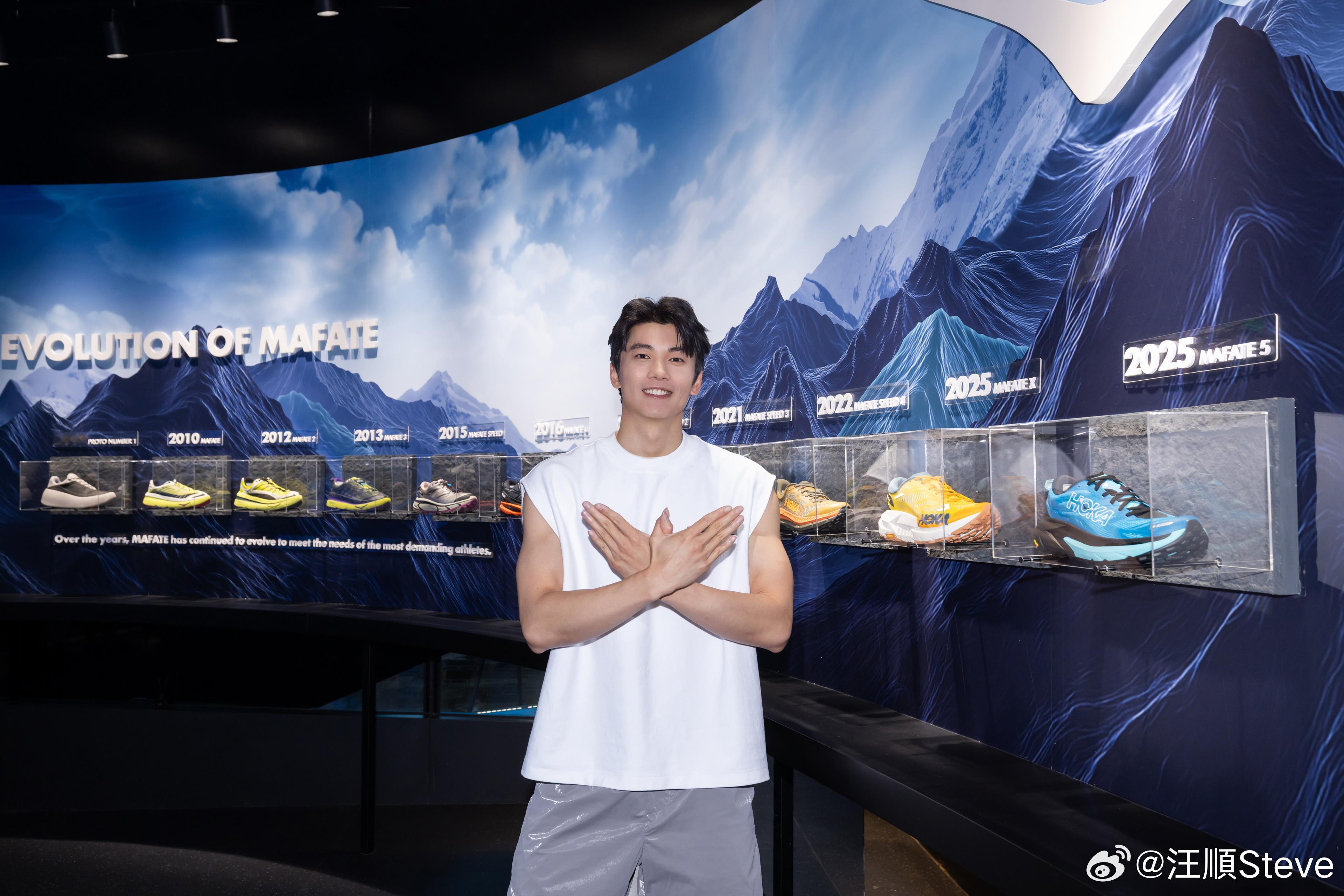 这个澎湃夏日，不止水中破浪。与一起穿越未来美学空间，感受山野之力赋予都市时尚的无