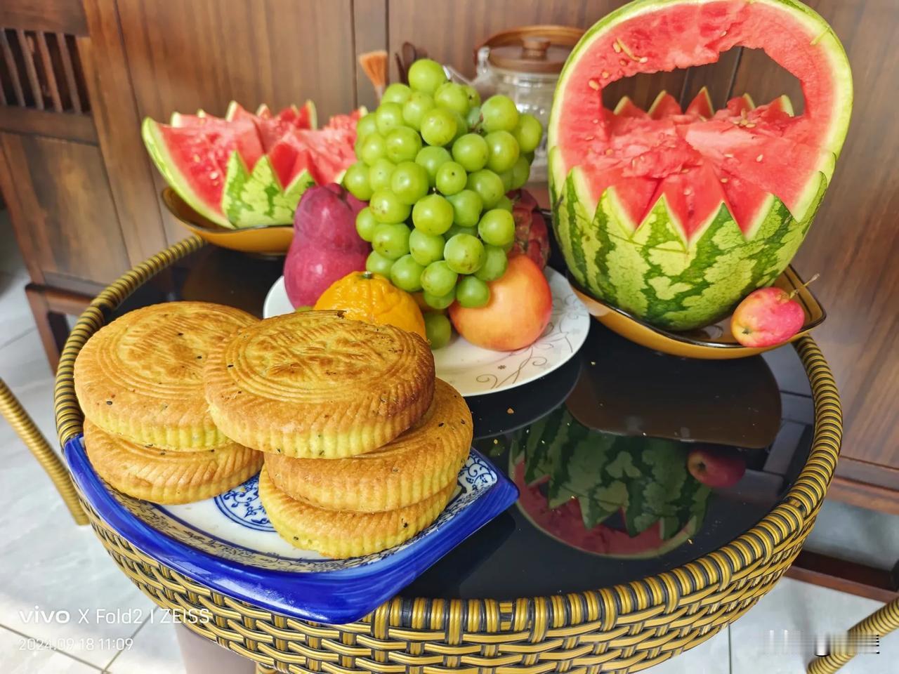 上世纪八九十年代，鄂尔多斯人喝酒以娱乐为主，酒场上的娱乐项目花样很多，酒过三巡开