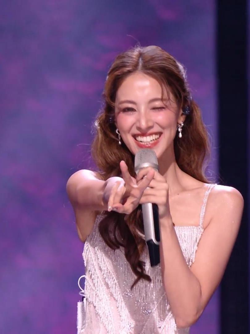 这次参加《浪姐》的香港姐姐陈凯琳不是混血，虽然她长得一张立体精致的混血感的脸，但