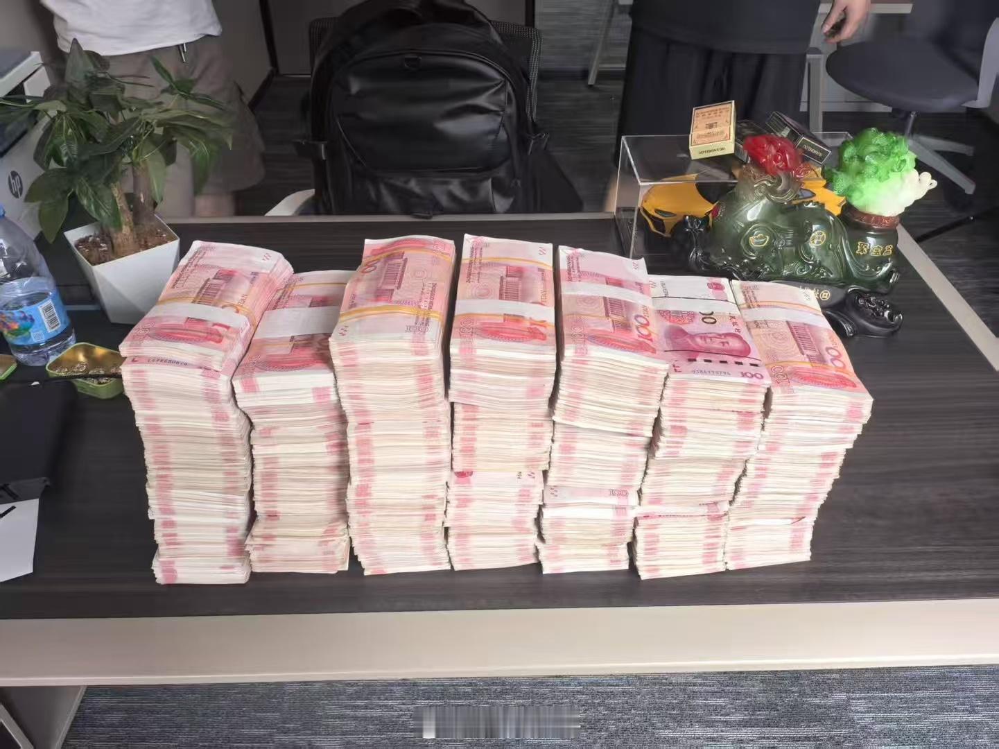 客户买了个911，今天说来打尾款于是就有了下图猜猜他买的是911哪款车型[污] 