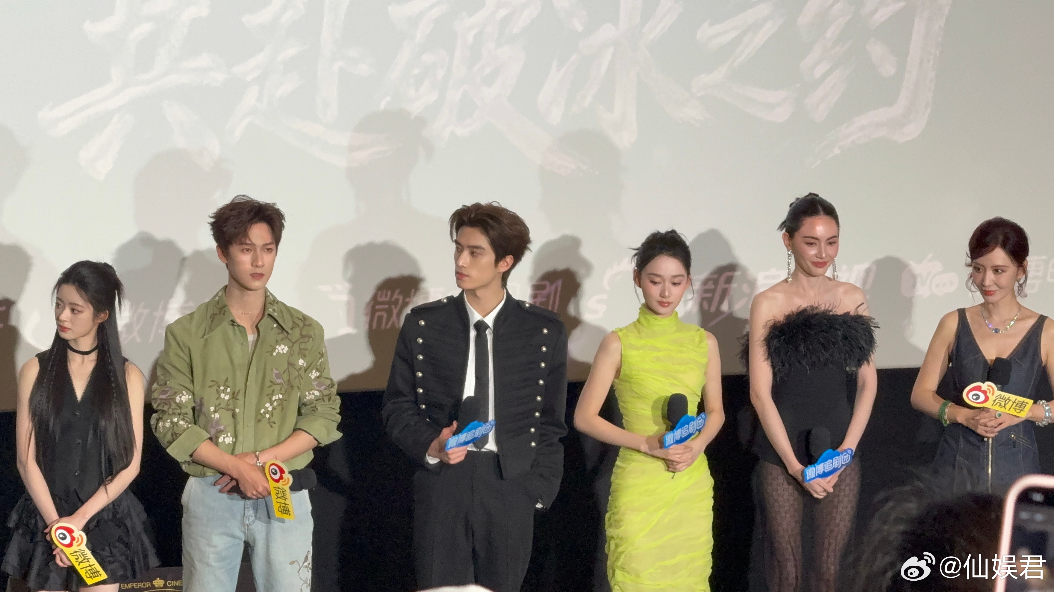 李昀锐我脖子也痒简直是要让人笑不活了，李昀锐属实是特别熟悉马的习性，马喜欢被摸，