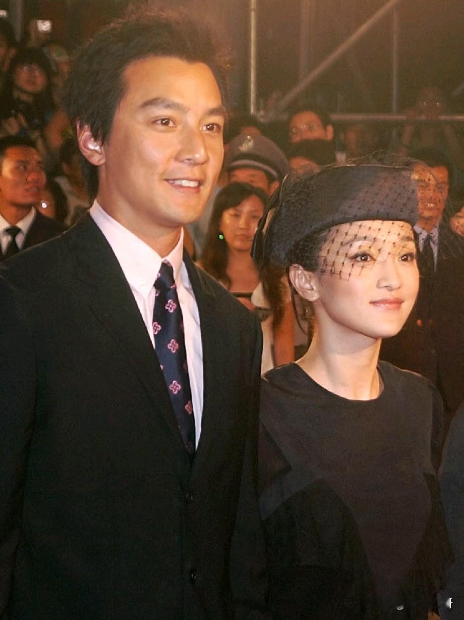 吴彦祖周迅同框旧照爆火！时隔近20年，神仙同框依旧惊艳全网
 
近日，一张吴彦祖