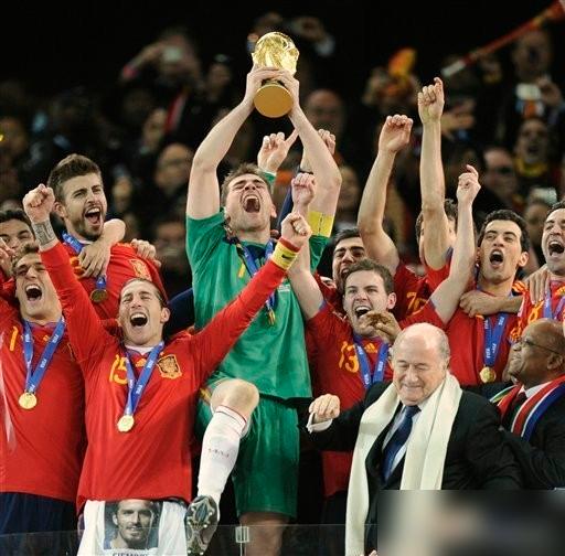 12.6亿欧元的西班牙，赢了葡萄牙。
晋级八强，连续零封。

身价最高的亚马尔，