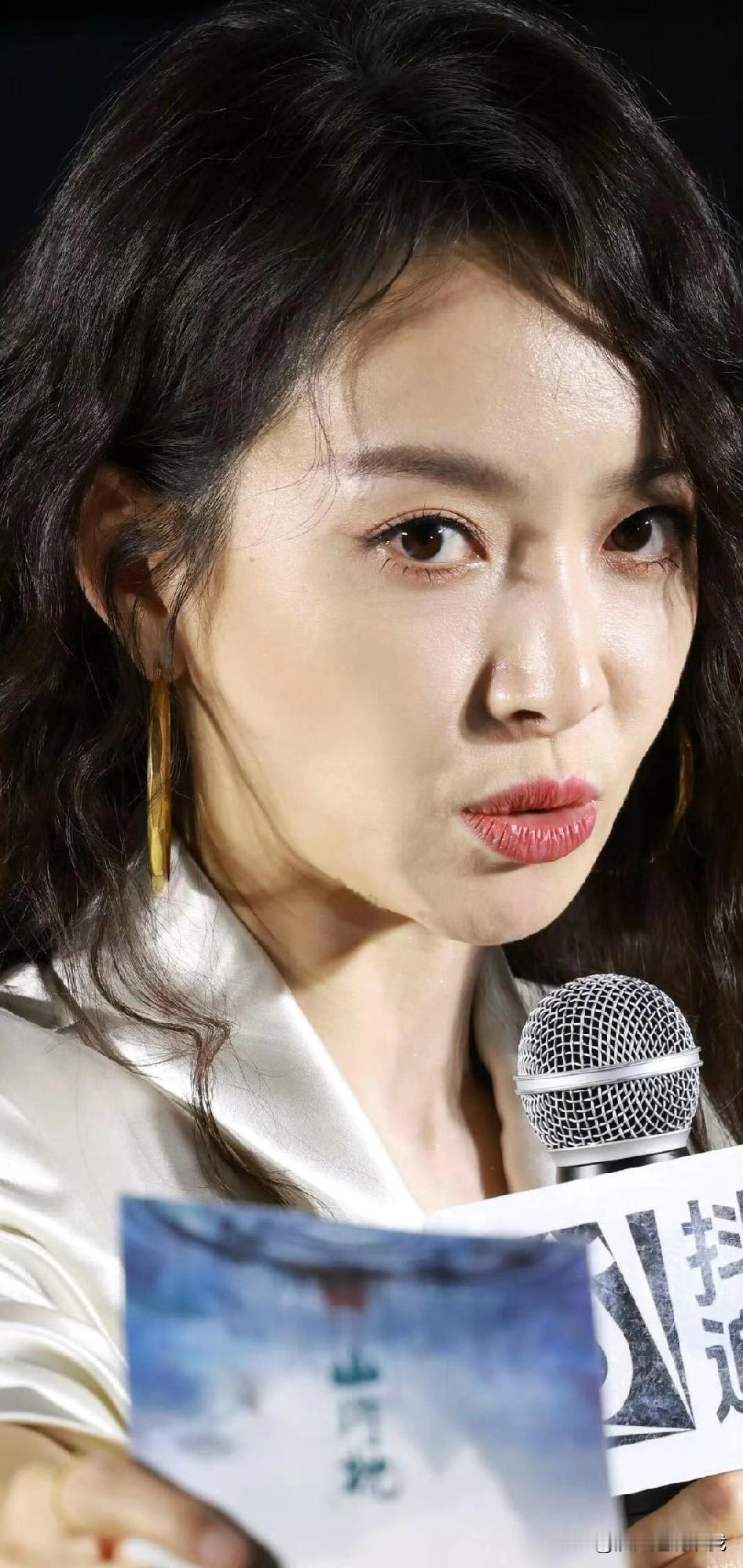 宋茜怼脸诱惑生图，好吸睛啊，嘴唇真性感