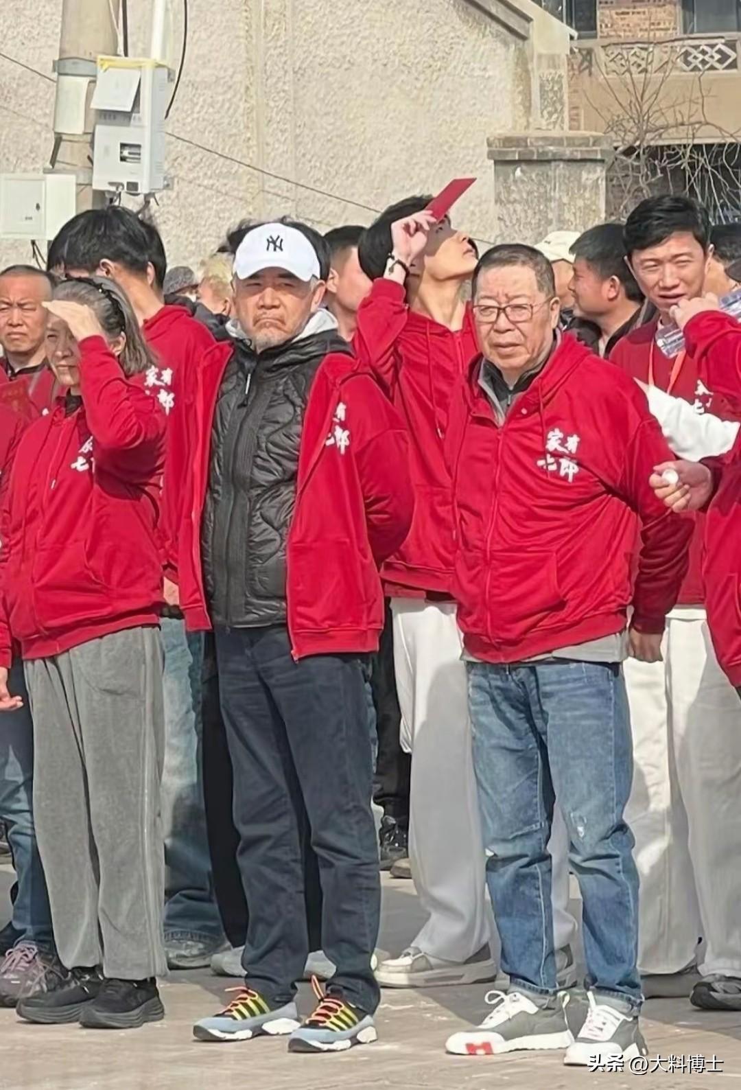 陈宝国再“出山”！年代剧《家有七郎》潍坊开机，陈和迟蓬、井柏然，高圆圆合作
 