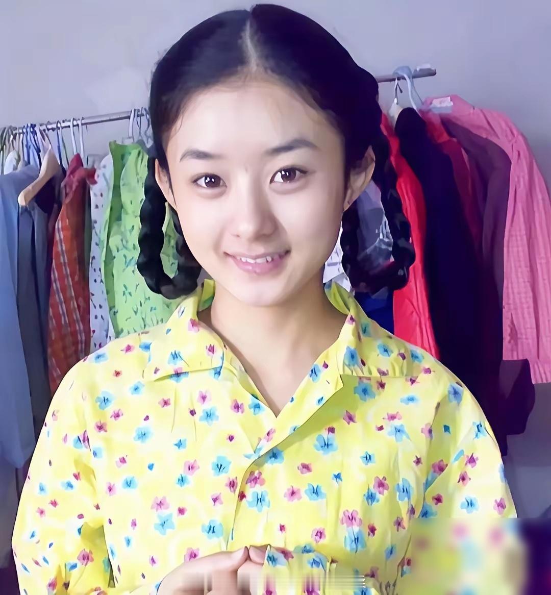 小时候的赵丽颖，那个时候有很浓重的乡村风格，不过是原装美女没错了，现在已经蜕变成