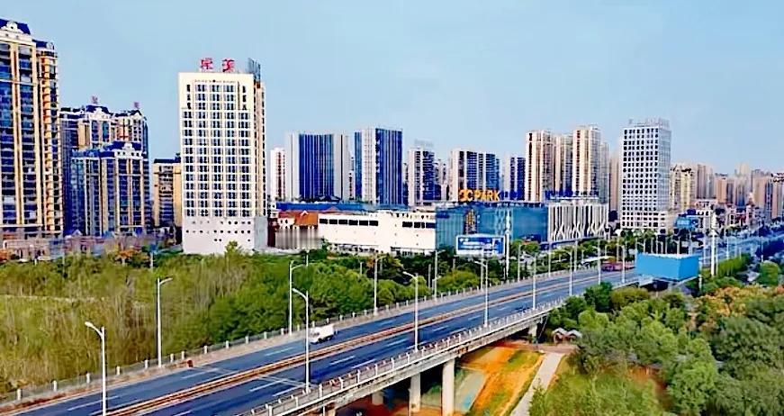 看看衡阳最新的城市建设，从城市最新的面貌上看非常的有美观度，最大的遗憾就是没有超