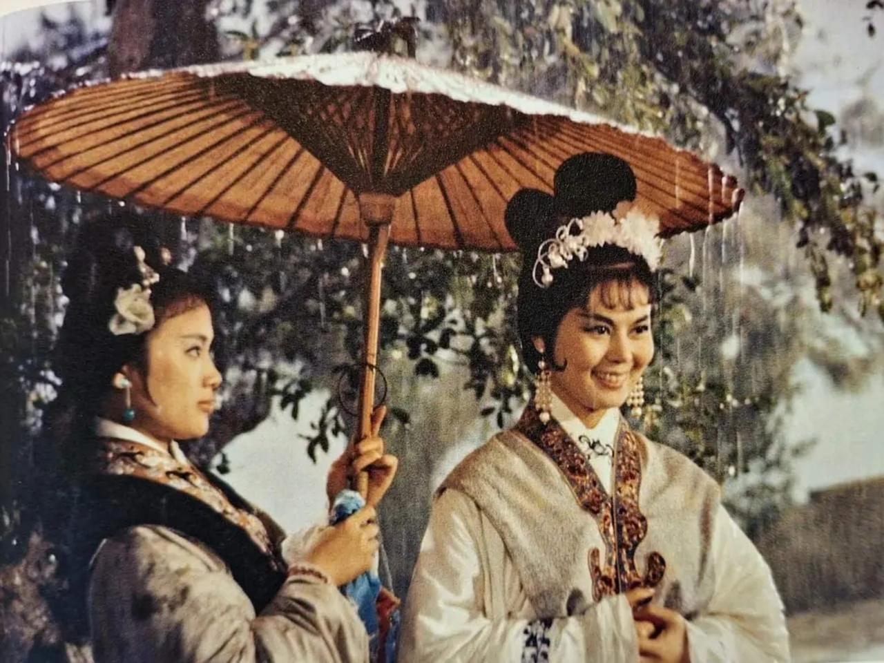 没有妖的1939版白蛇传，才是最刺骨的人间恐怖

我们从小到大听惯的白蛇传，总绕