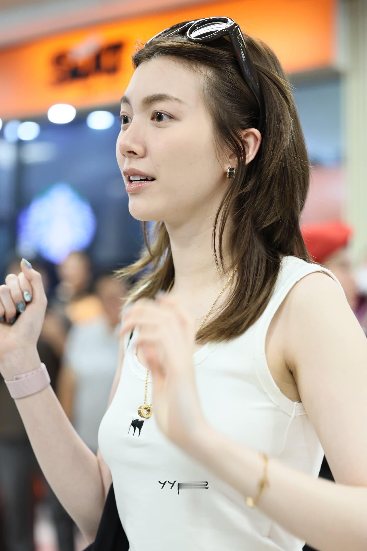素素的，好嫩