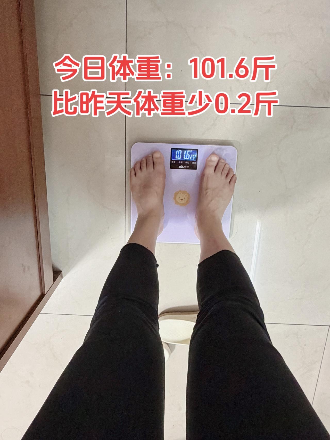 自律减脂健康餐，目标95斤，加油
今日减脂早餐：玉米+苹果+鸡蛋+蒲公英茶