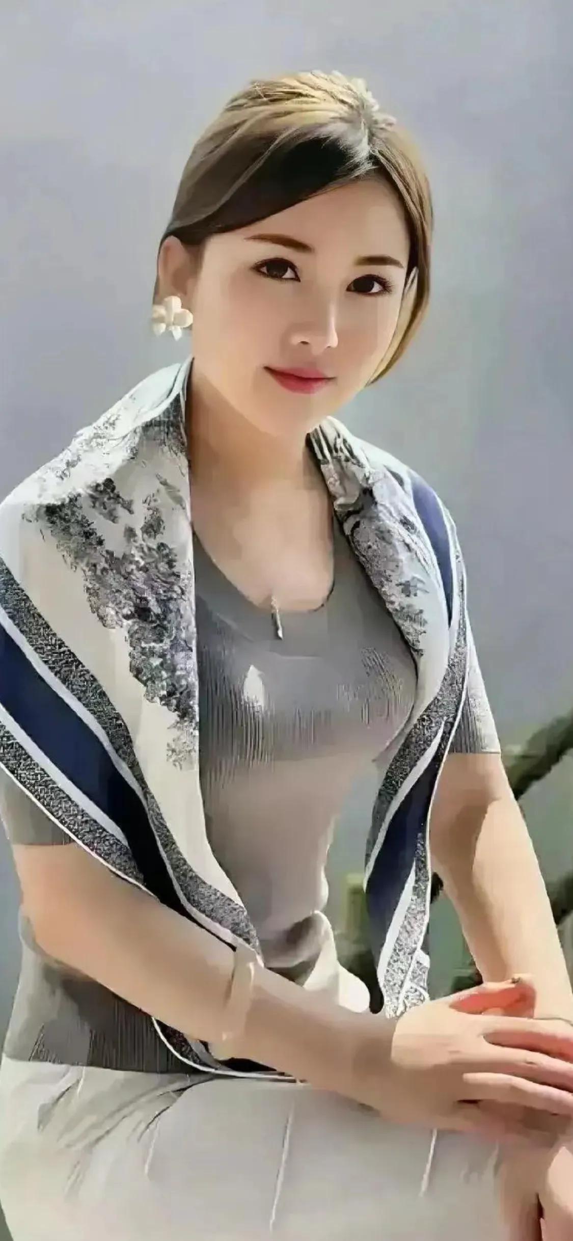 问你个问题，你说结了婚的女的都叫少妇，结了婚的男的都叫啥呢？
有人说，结了婚的男