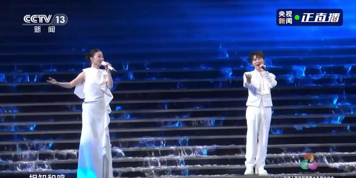 周深和单依纯一开口，全运会主题曲直接封神！


昨晚的开幕式上，周深和单依纯首唱