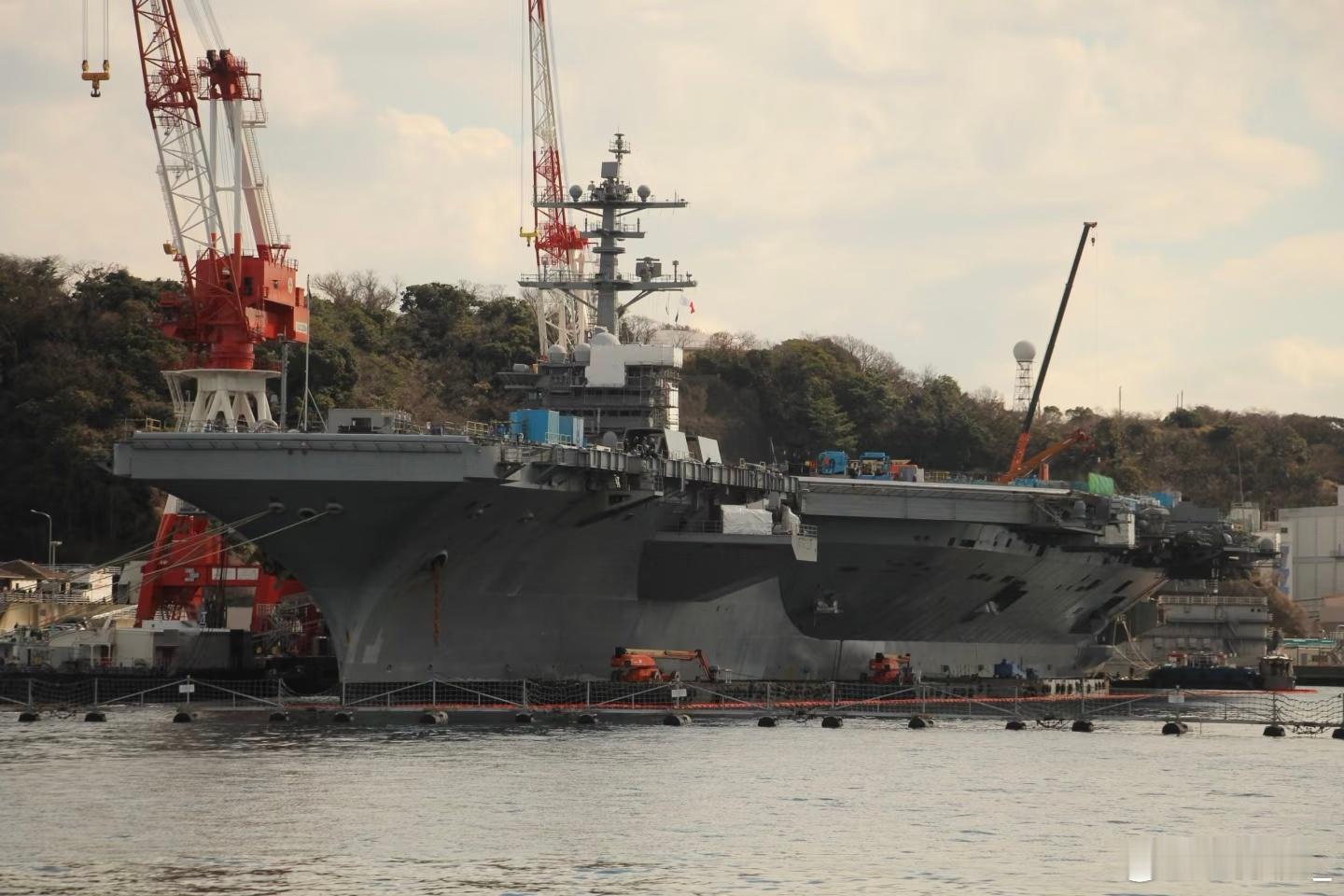 CVN-73“乔治·华盛顿”号航母新图，正在横须贺维保，预计持续到今年五月。美国