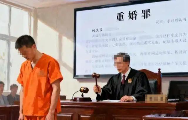 陕西，一女子结婚时，看上了新郎身旁的伴郎。婚后丈夫外出务工，女子就跟伴郎眉来眼去