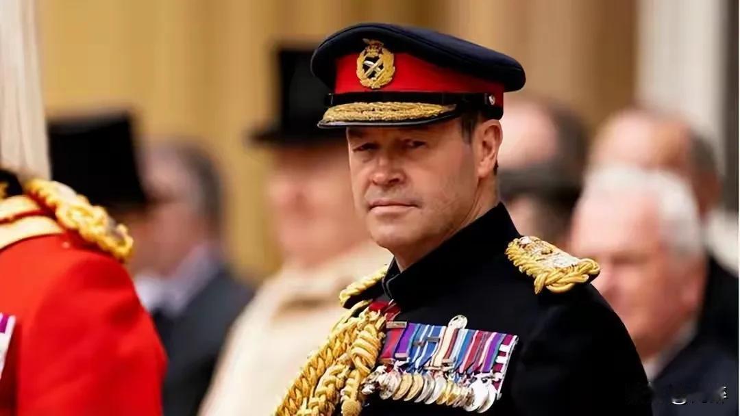 近日英国上将表示：英国可能同时与中俄开战，必须扩军，而且重点要对付中国。对于如何