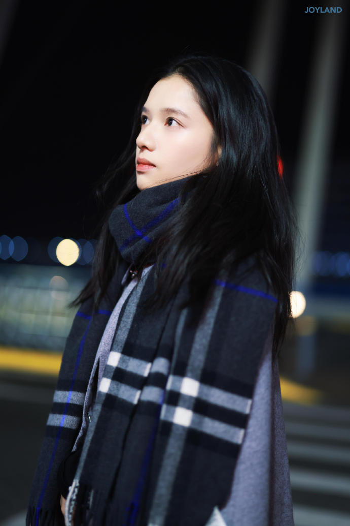 娱乐张婧仪机场氛围感张婧仪机场饭拍生图有人懂吗张婧仪这个饭拍感觉像在机场和爱人难