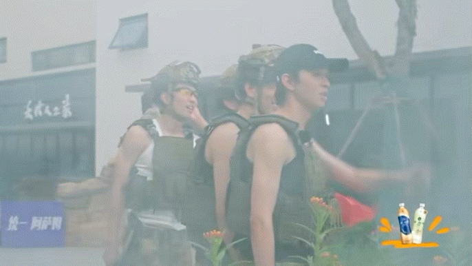 何浩楠这哥竟是我爹 最熟悉的陌生人竟是我爹！小何对着蒙面人一顿输出，鹭卓秒变“声