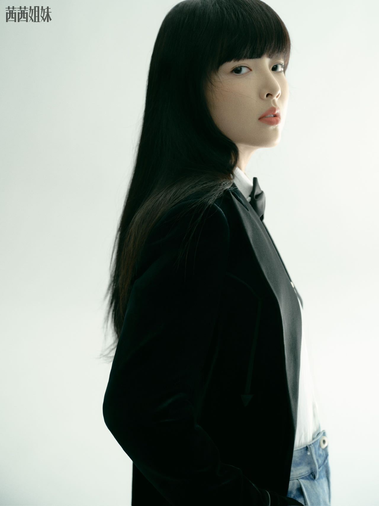 这居然是吴倩 以前她一直是甜美风的 这个风格好适合她啊 