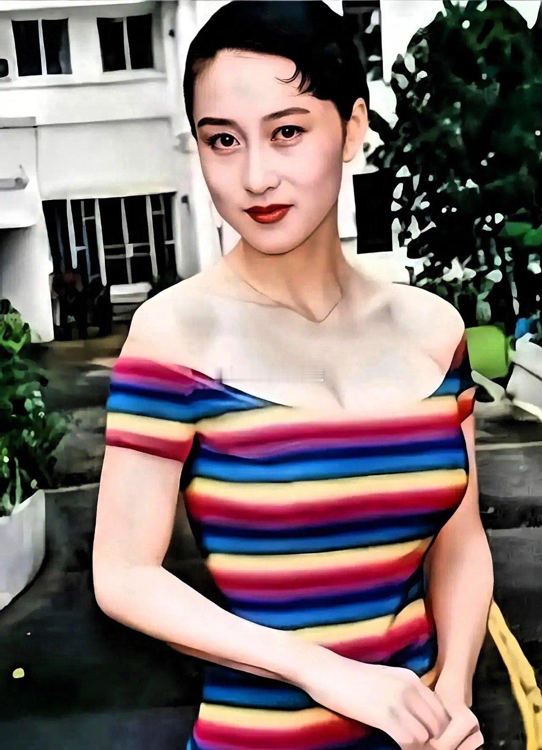 果然还是女人更懂女人，我问闺蜜，为啥利智不去照顾李连杰呢？她翻个白眼：“你见过几