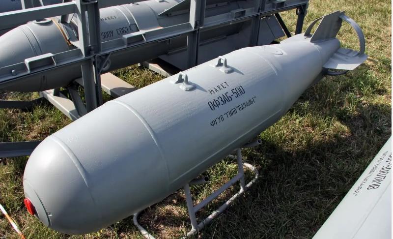 俄空天军开始对乌军使用OFZAB-500燃烧航空炸弹
    俄军往常扔FAB3