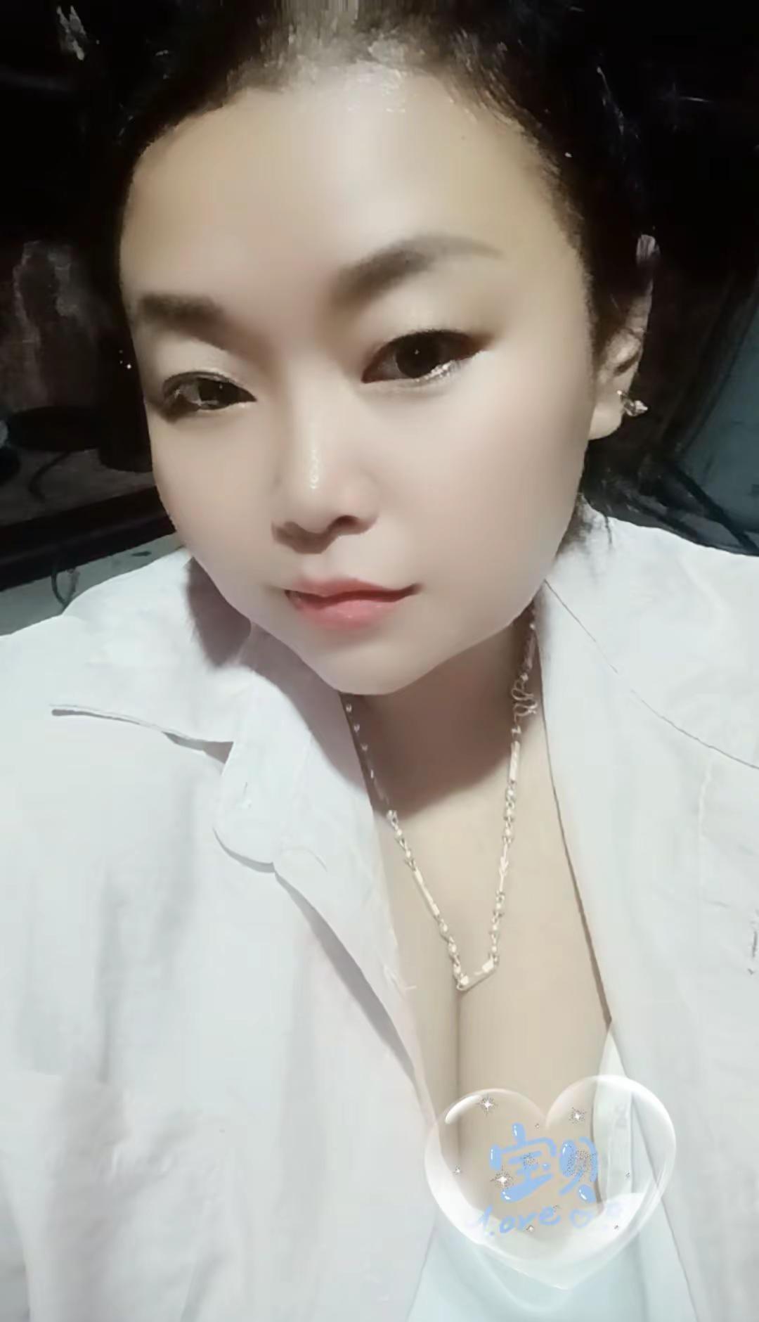 偶尔出去小酌一杯，给日常留点空白。这世界那么多人